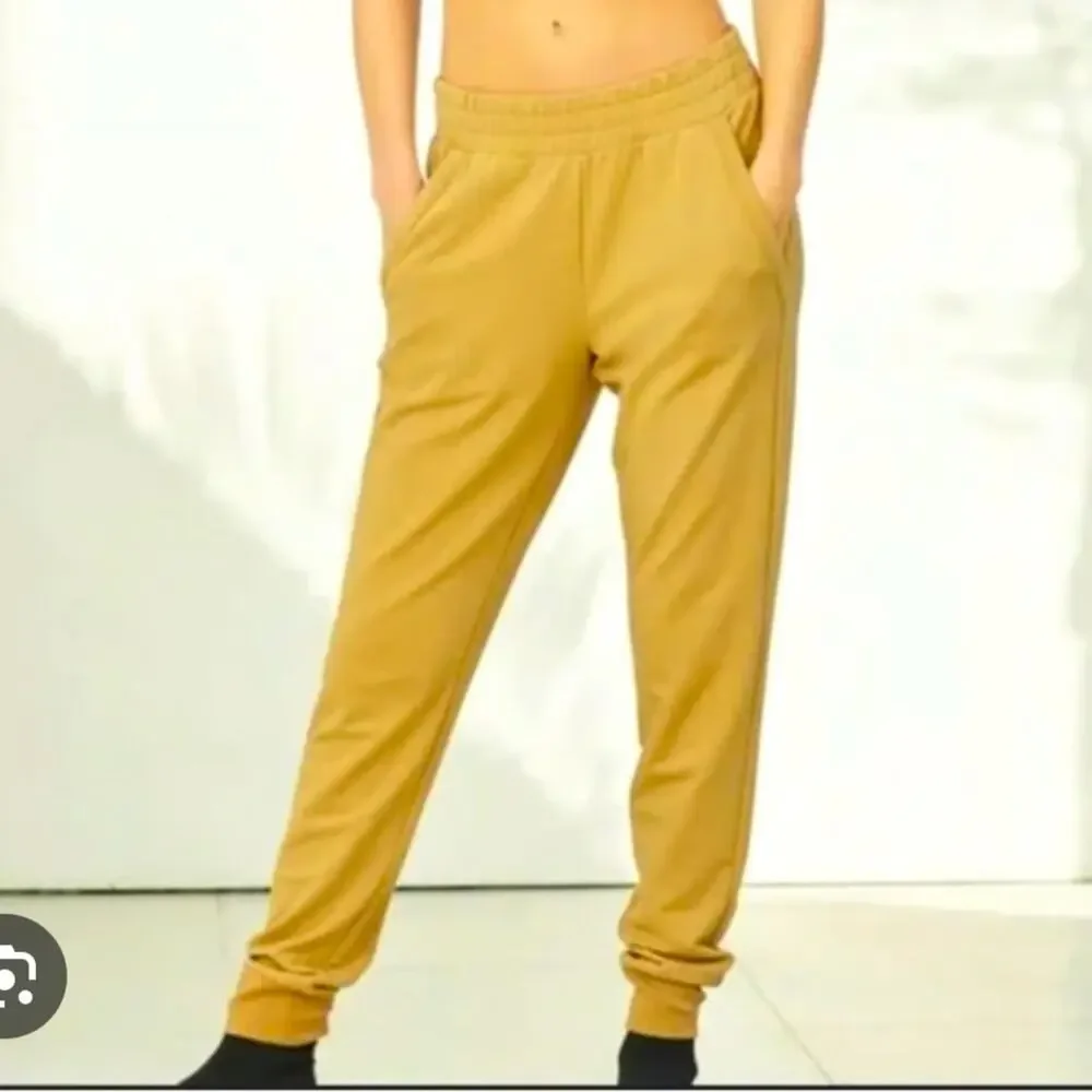 ALO Yoga mustard yellow Jogger Pants size small S B166